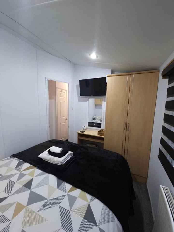 Tattershall Lakes Hot Tub Lodge Breaks Экстерьер фото